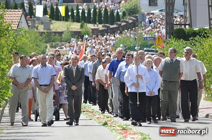 Zdjęcie w galerii na portalu naszraciborz.pl: Boże Ciało w Brzeziu nad Odrą - do czterech odnowionych kaplic wiadomości z regionu