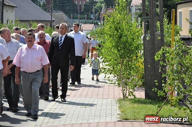 Zdjęcie w galerii na portalu naszraciborz.pl: Boże Ciało w Brzeziu nad Odrą - do czterech odnowionych kaplic wiadomości z regionu