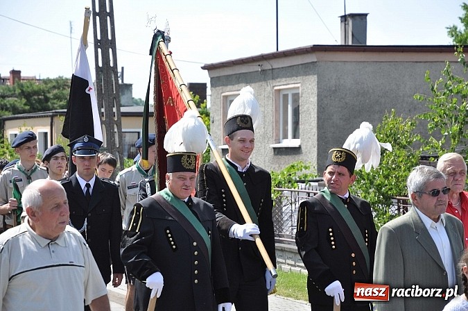 Zdjęcie w galerii na portalu naszraciborz.pl: Boże Ciało w Brzeziu nad Odrą - do czterech odnowionych kaplic wiadomości z regionu