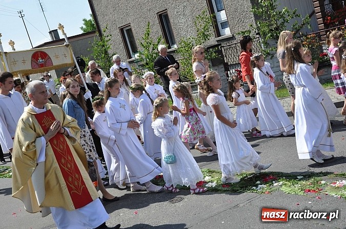 Zdjęcie w galerii na portalu naszraciborz.pl: Boże Ciało w Brzeziu nad Odrą - do czterech odnowionych kaplic wiadomości z regionu
