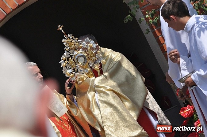 Zdjęcie w galerii na portalu naszraciborz.pl: Boże Ciało w Brzeziu nad Odrą - do czterech odnowionych kaplic wiadomości z regionu