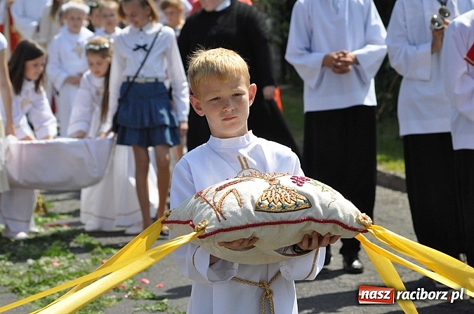 Zdjęcie w galerii na portalu naszraciborz.pl: Boże Ciało w Brzeziu nad Odrą - do czterech odnowionych kaplic wiadomości z regionu