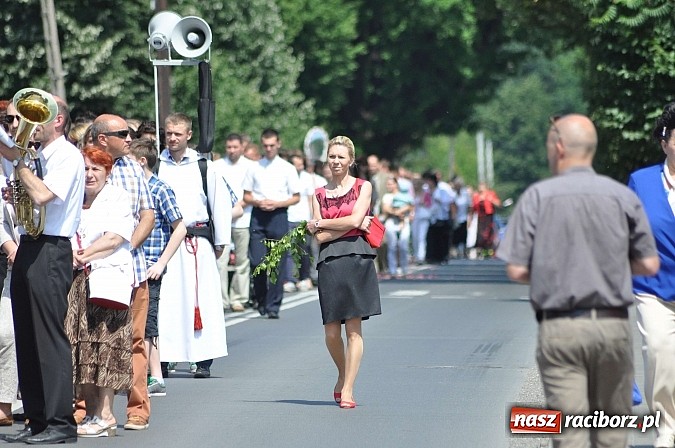 Zdjęcie w galerii na portalu naszraciborz.pl: Boże Ciało w Brzeziu nad Odrą - do czterech odnowionych kaplic wiadomości z regionu