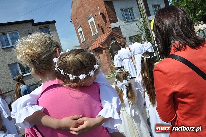Zdjęcie w galerii na portalu naszraciborz.pl: Boże Ciało w Brzeziu nad Odrą - do czterech odnowionych kaplic wiadomości z regionu