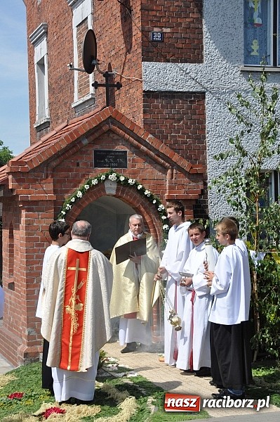 Zdjęcie w galerii na portalu naszraciborz.pl: Boże Ciało w Brzeziu nad Odrą - do czterech odnowionych kaplic wiadomości z regionu