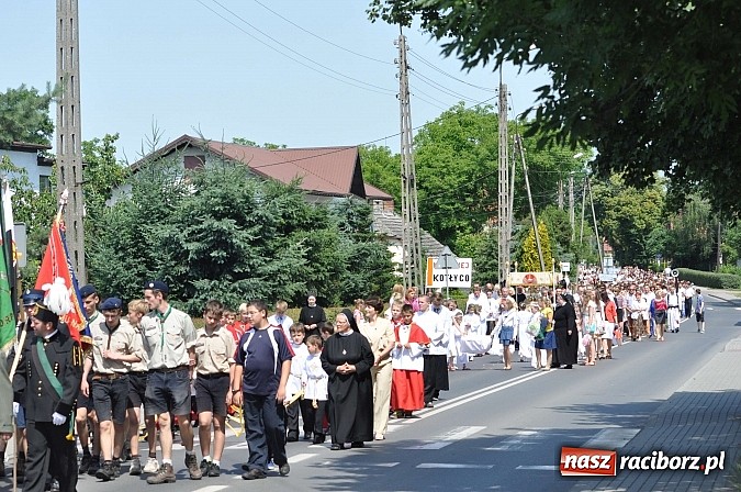 Zdjęcie w galerii na portalu naszraciborz.pl: Boże Ciało w Brzeziu nad Odrą - do czterech odnowionych kaplic wiadomości z regionu