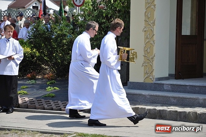 Zdjęcie w galerii na portalu naszraciborz.pl: Boże Ciało w Brzeziu nad Odrą - do czterech odnowionych kaplic wiadomości z regionu