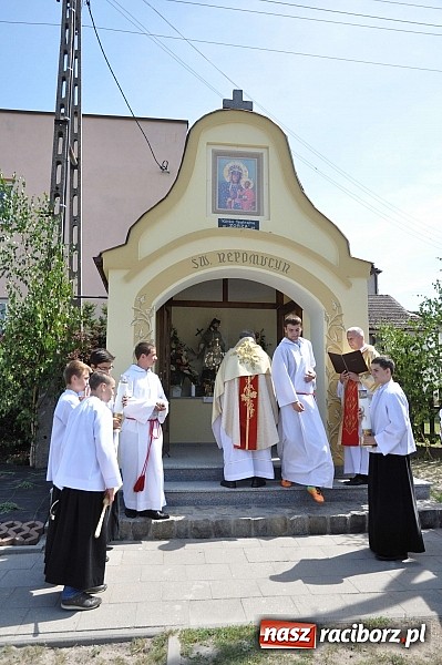 Zdjęcie w galerii na portalu naszraciborz.pl: Boże Ciało w Brzeziu nad Odrą - do czterech odnowionych kaplic wiadomości z regionu