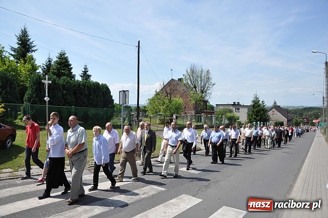 Zdjęcie w galerii na portalu naszraciborz.pl: Boże Ciało w Brzeziu nad Odrą - do czterech odnowionych kaplic wiadomości z regionu