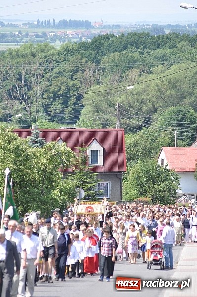 Zdjęcie w galerii na portalu naszraciborz.pl: Boże Ciało w Brzeziu nad Odrą - do czterech odnowionych kaplic wiadomości z regionu