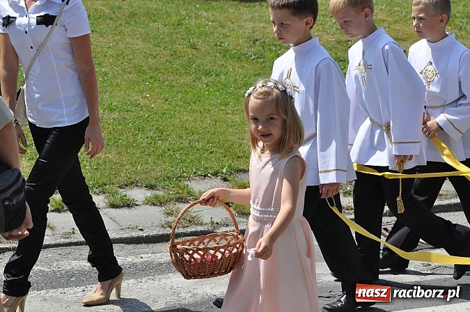 Zdjęcie w galerii na portalu naszraciborz.pl: Boże Ciało w Brzeziu nad Odrą - do czterech odnowionych kaplic wiadomości z regionu