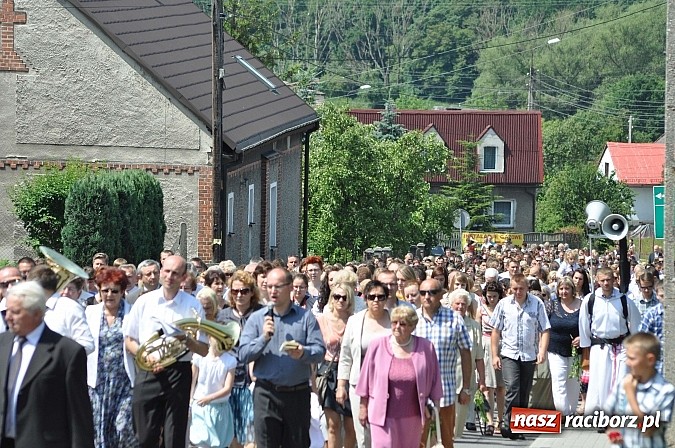Zdjęcie w galerii na portalu naszraciborz.pl: Boże Ciało w Brzeziu nad Odrą - do czterech odnowionych kaplic wiadomości z regionu