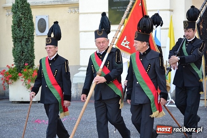 Zdjęcie w galerii na portalu naszraciborz.pl: Zabierzcie Jezusa ze sobą do domu! Procesja Bożego Ciała w Rudach  wiadomości z regionu