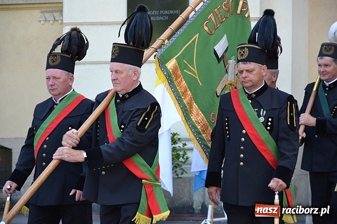 Zdjęcie w galerii na portalu naszraciborz.pl: Zabierzcie Jezusa ze sobą do domu! Procesja Bożego Ciała w Rudach  wiadomości z regionu