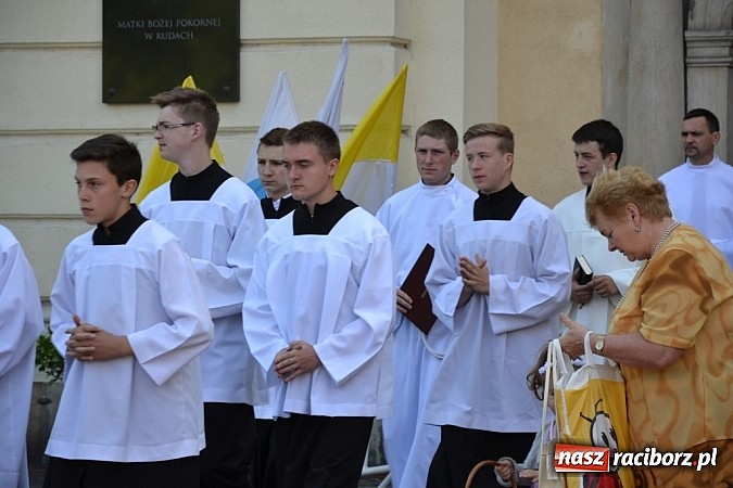 Zdjęcie w galerii na portalu naszraciborz.pl: Zabierzcie Jezusa ze sobą do domu! Procesja Bożego Ciała w Rudach  wiadomości z regionu