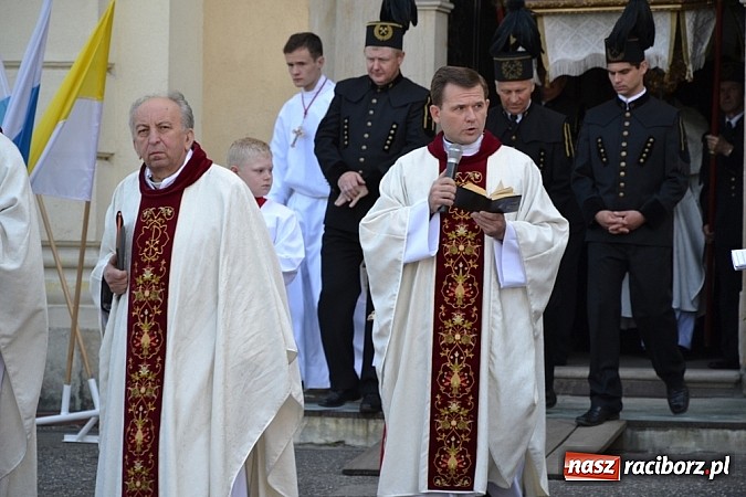 Zdjęcie w galerii na portalu naszraciborz.pl: Zabierzcie Jezusa ze sobą do domu! Procesja Bożego Ciała w Rudach  wiadomości z regionu
