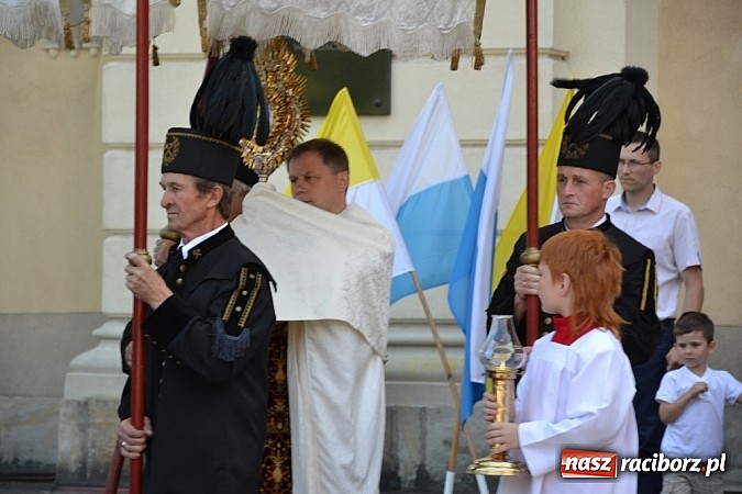 Zdjęcie w galerii na portalu naszraciborz.pl: Zabierzcie Jezusa ze sobą do domu! Procesja Bożego Ciała w Rudach  wiadomości z regionu