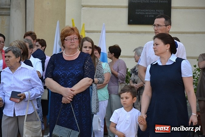 Zdjęcie w galerii na portalu naszraciborz.pl: Zabierzcie Jezusa ze sobą do domu! Procesja Bożego Ciała w Rudach  wiadomości z regionu