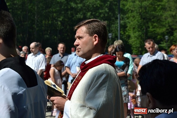 Zdjęcie w galerii na portalu naszraciborz.pl: Zabierzcie Jezusa ze sobą do domu! Procesja Bożego Ciała w Rudach  wiadomości z regionu