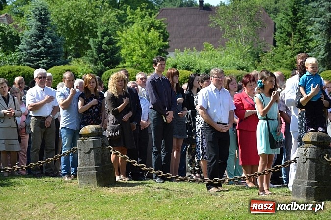 Zdjęcie w galerii na portalu naszraciborz.pl: Zabierzcie Jezusa ze sobą do domu! Procesja Bożego Ciała w Rudach  wiadomości z regionu