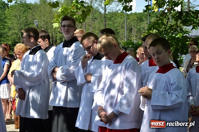 Zdjęcie w galerii na portalu naszraciborz.pl: Zabierzcie Jezusa ze sobą do domu! Procesja Bożego Ciała w Rudach  wiadomości z regionu