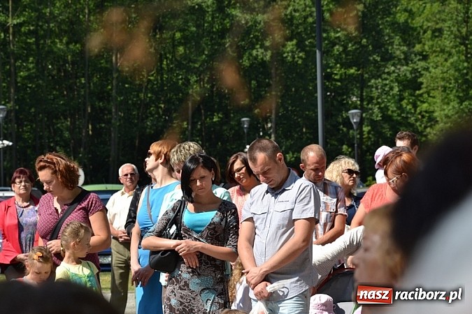 Zdjęcie w galerii na portalu naszraciborz.pl: Zabierzcie Jezusa ze sobą do domu! Procesja Bożego Ciała w Rudach  wiadomości z regionu