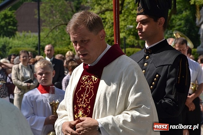 Zdjęcie w galerii na portalu naszraciborz.pl: Zabierzcie Jezusa ze sobą do domu! Procesja Bożego Ciała w Rudach  wiadomości z regionu