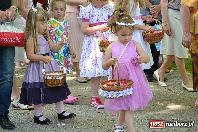Zdjęcie w galerii na portalu naszraciborz.pl: Zabierzcie Jezusa ze sobą do domu! Procesja Bożego Ciała w Rudach  wiadomości z regionu