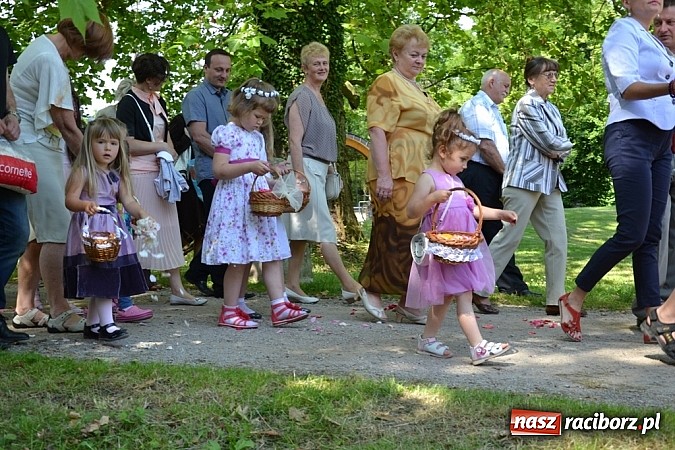 Zdjęcie w galerii na portalu naszraciborz.pl: Zabierzcie Jezusa ze sobą do domu! Procesja Bożego Ciała w Rudach  wiadomości z regionu