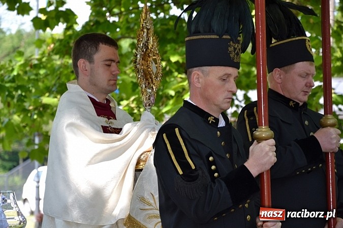 Zdjęcie w galerii na portalu naszraciborz.pl: Zabierzcie Jezusa ze sobą do domu! Procesja Bożego Ciała w Rudach  wiadomości z regionu