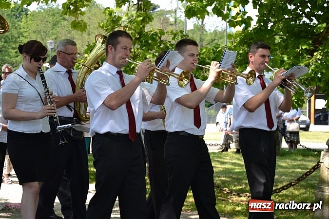 Zdjęcie w galerii na portalu naszraciborz.pl: Zabierzcie Jezusa ze sobą do domu! Procesja Bożego Ciała w Rudach  wiadomości z regionu