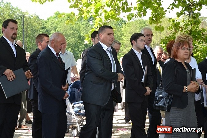 Zdjęcie w galerii na portalu naszraciborz.pl: Zabierzcie Jezusa ze sobą do domu! Procesja Bożego Ciała w Rudach  wiadomości z regionu