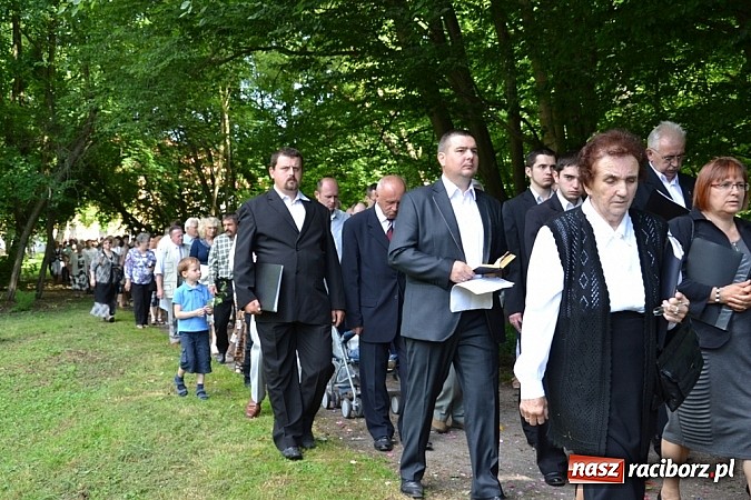 Zdjęcie w galerii na portalu naszraciborz.pl: Zabierzcie Jezusa ze sobą do domu! Procesja Bożego Ciała w Rudach  wiadomości z regionu