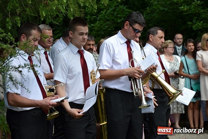 Zdjęcie w galerii na portalu naszraciborz.pl: Zabierzcie Jezusa ze sobą do domu! Procesja Bożego Ciała w Rudach  wiadomości z regionu