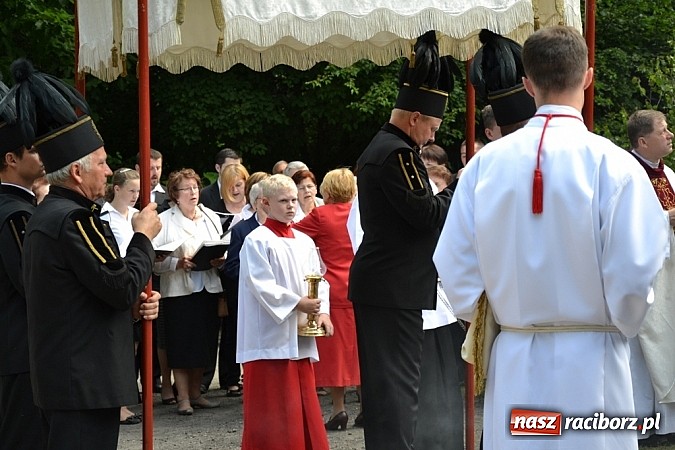 Zdjęcie w galerii na portalu naszraciborz.pl: Zabierzcie Jezusa ze sobą do domu! Procesja Bożego Ciała w Rudach  wiadomości z regionu