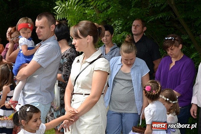 Zdjęcie w galerii na portalu naszraciborz.pl: Zabierzcie Jezusa ze sobą do domu! Procesja Bożego Ciała w Rudach  wiadomości z regionu
