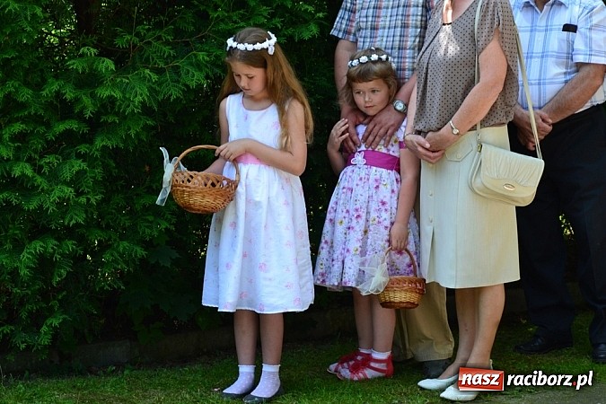 Zdjęcie w galerii na portalu naszraciborz.pl: Zabierzcie Jezusa ze sobą do domu! Procesja Bożego Ciała w Rudach  wiadomości z regionu