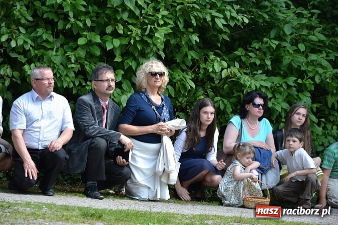 Zdjęcie w galerii na portalu naszraciborz.pl: Zabierzcie Jezusa ze sobą do domu! Procesja Bożego Ciała w Rudach  wiadomości z regionu