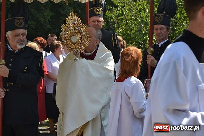 Zdjęcie w galerii na portalu naszraciborz.pl: Zabierzcie Jezusa ze sobą do domu! Procesja Bożego Ciała w Rudach  wiadomości z regionu