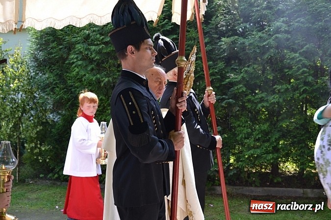 Zdjęcie w galerii na portalu naszraciborz.pl: Zabierzcie Jezusa ze sobą do domu! Procesja Bożego Ciała w Rudach  wiadomości z regionu