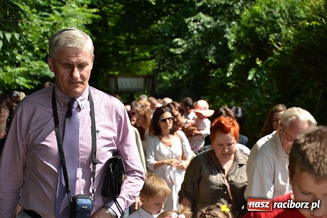 Zdjęcie w galerii na portalu naszraciborz.pl: Zabierzcie Jezusa ze sobą do domu! Procesja Bożego Ciała w Rudach  wiadomości z regionu