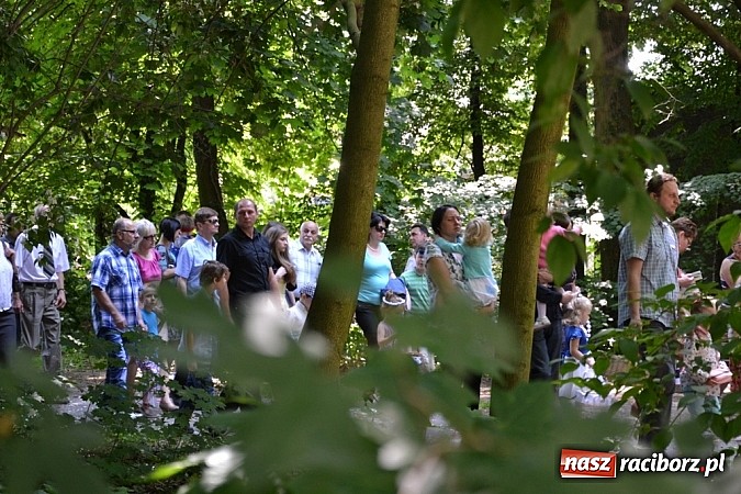 Zdjęcie w galerii na portalu naszraciborz.pl: Zabierzcie Jezusa ze sobą do domu! Procesja Bożego Ciała w Rudach  wiadomości z regionu