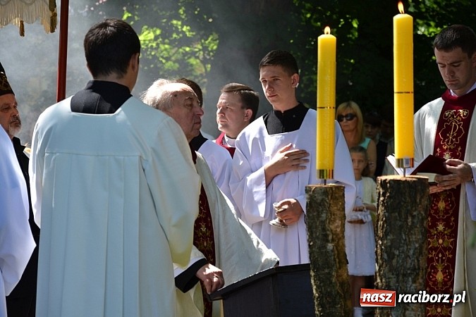 Zdjęcie w galerii na portalu naszraciborz.pl: Zabierzcie Jezusa ze sobą do domu! Procesja Bożego Ciała w Rudach  wiadomości z regionu