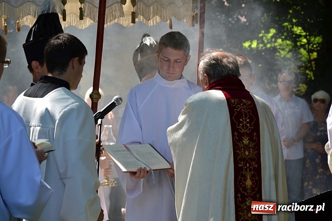 Zdjęcie w galerii na portalu naszraciborz.pl: Zabierzcie Jezusa ze sobą do domu! Procesja Bożego Ciała w Rudach  wiadomości z regionu