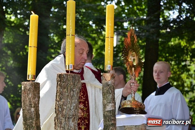 Zdjęcie w galerii na portalu naszraciborz.pl: Zabierzcie Jezusa ze sobą do domu! Procesja Bożego Ciała w Rudach  wiadomości z regionu