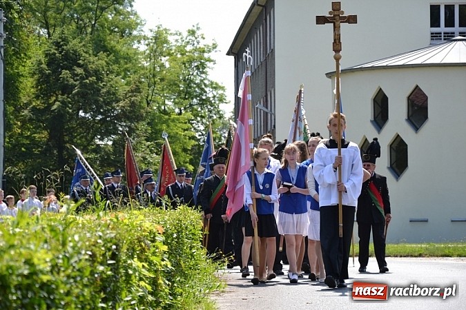 Zdjęcie w galerii na portalu naszraciborz.pl: Zabierzcie Jezusa ze sobą do domu! Procesja Bożego Ciała w Rudach  wiadomości z regionu