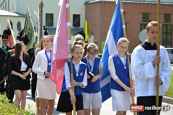 Zdjęcie w galerii na portalu naszraciborz.pl: Zabierzcie Jezusa ze sobą do domu! Procesja Bożego Ciała w Rudach  wiadomości z regionu