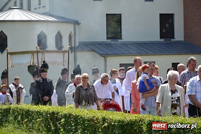 Zdjęcie w galerii na portalu naszraciborz.pl: Zabierzcie Jezusa ze sobą do domu! Procesja Bożego Ciała w Rudach  wiadomości z regionu