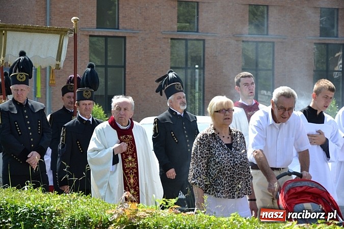 Zdjęcie w galerii na portalu naszraciborz.pl: Zabierzcie Jezusa ze sobą do domu! Procesja Bożego Ciała w Rudach  wiadomości z regionu