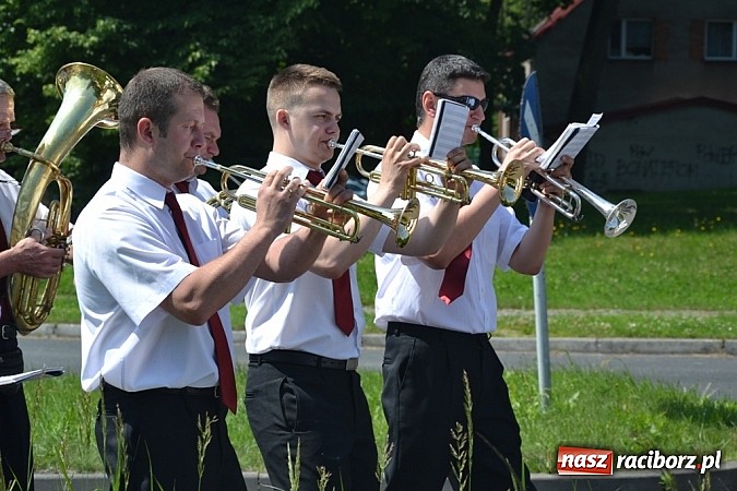 Zdjęcie w galerii na portalu naszraciborz.pl: Zabierzcie Jezusa ze sobą do domu! Procesja Bożego Ciała w Rudach  wiadomości z regionu